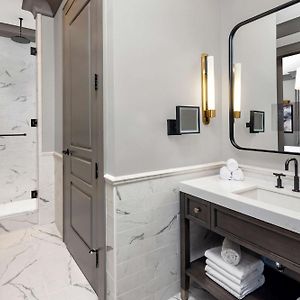 One-Bedroom King Suite